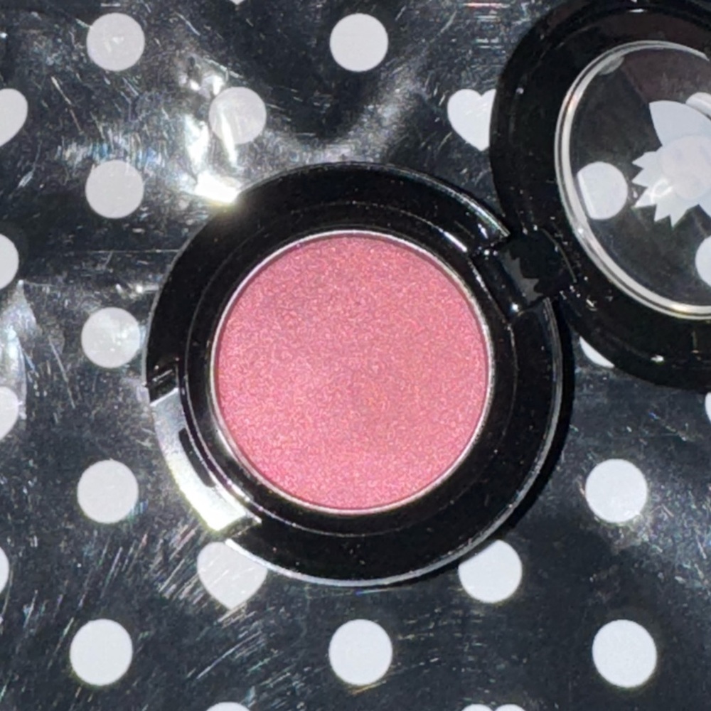 MAC Vainglorious Frost Eye Shadow